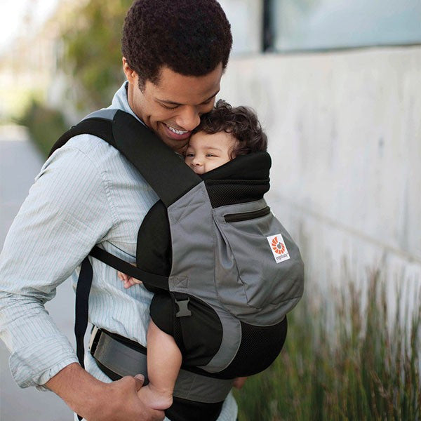 Ergobaby Performance Bundle of Joy Charcoal Hugs4
